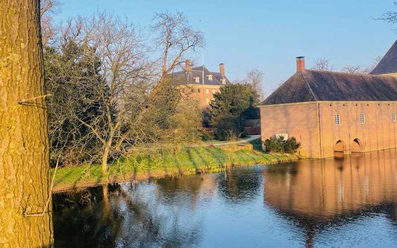 Amerongen Kasteel gracht.jpg