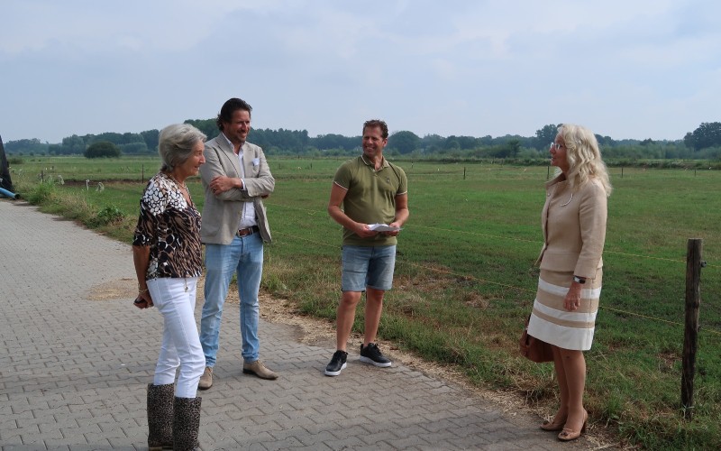 Bibian ea BPG buiten in gesprek.jpeg